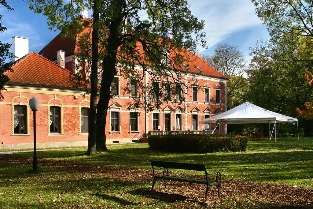 Lezno Palace Exterior photo