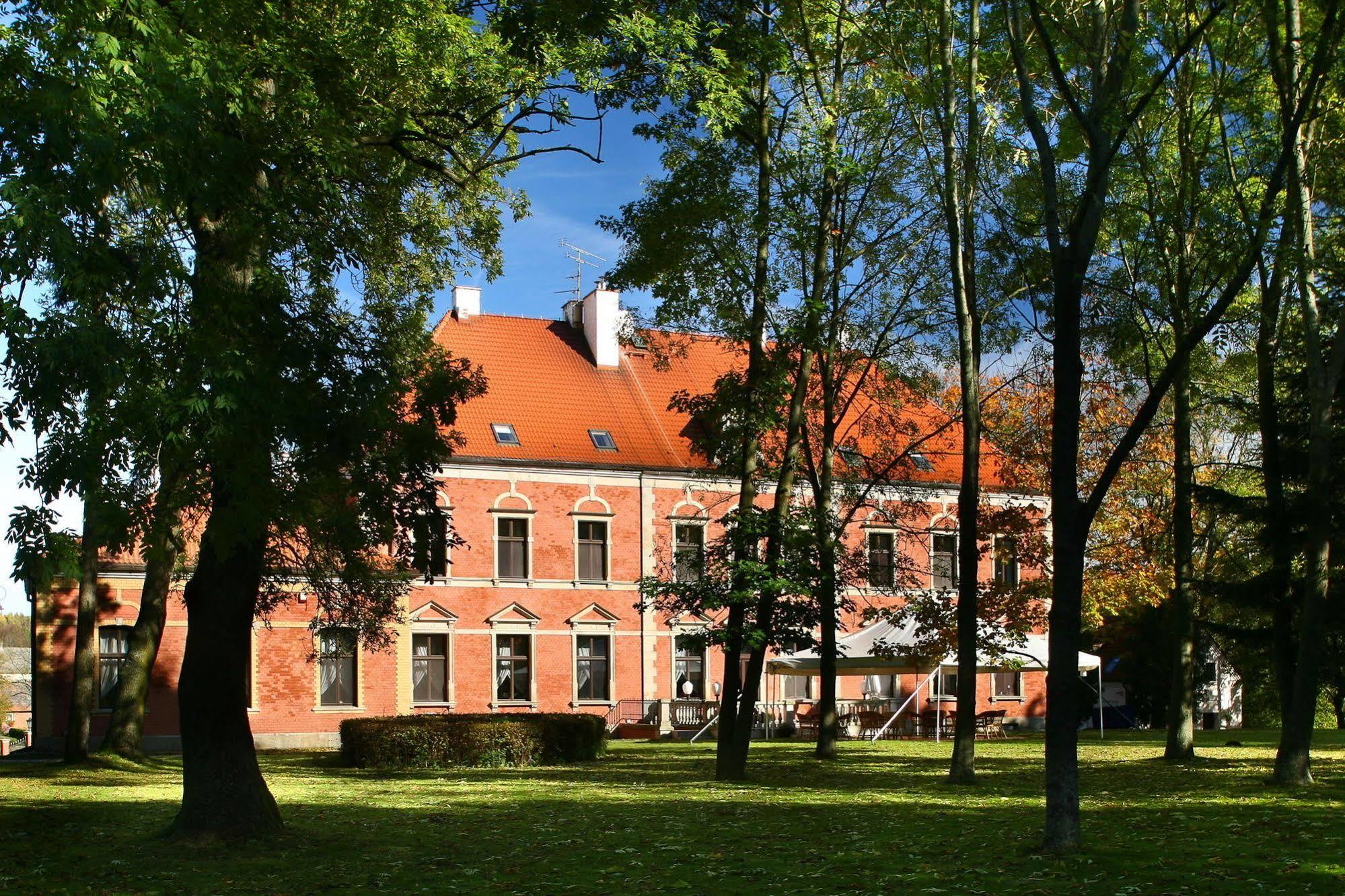 Lezno Palace Exterior photo